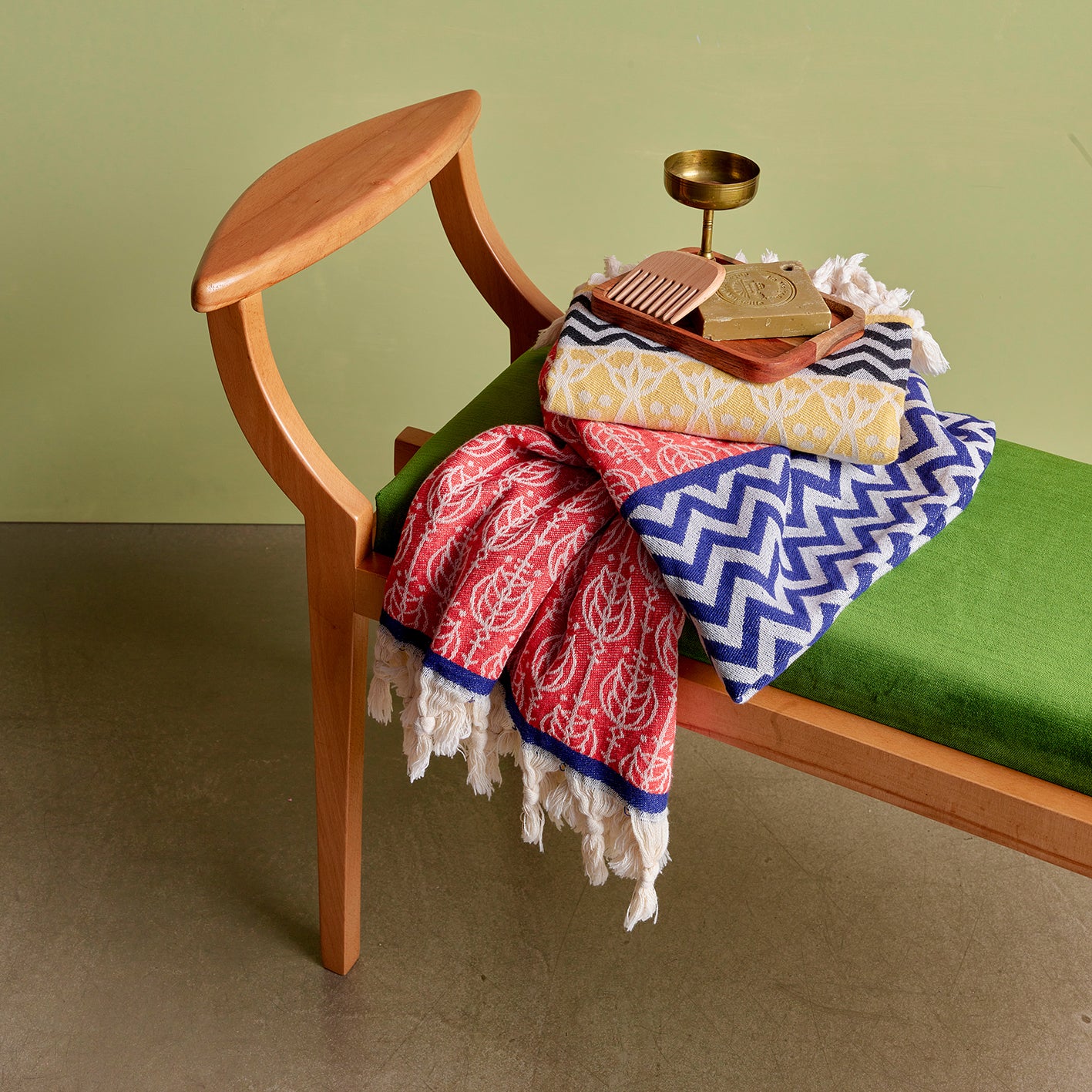 Khari Taurus Bank, Seat