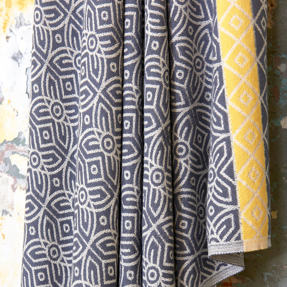 Gri 'Fawohodie' Koltuk Şalı