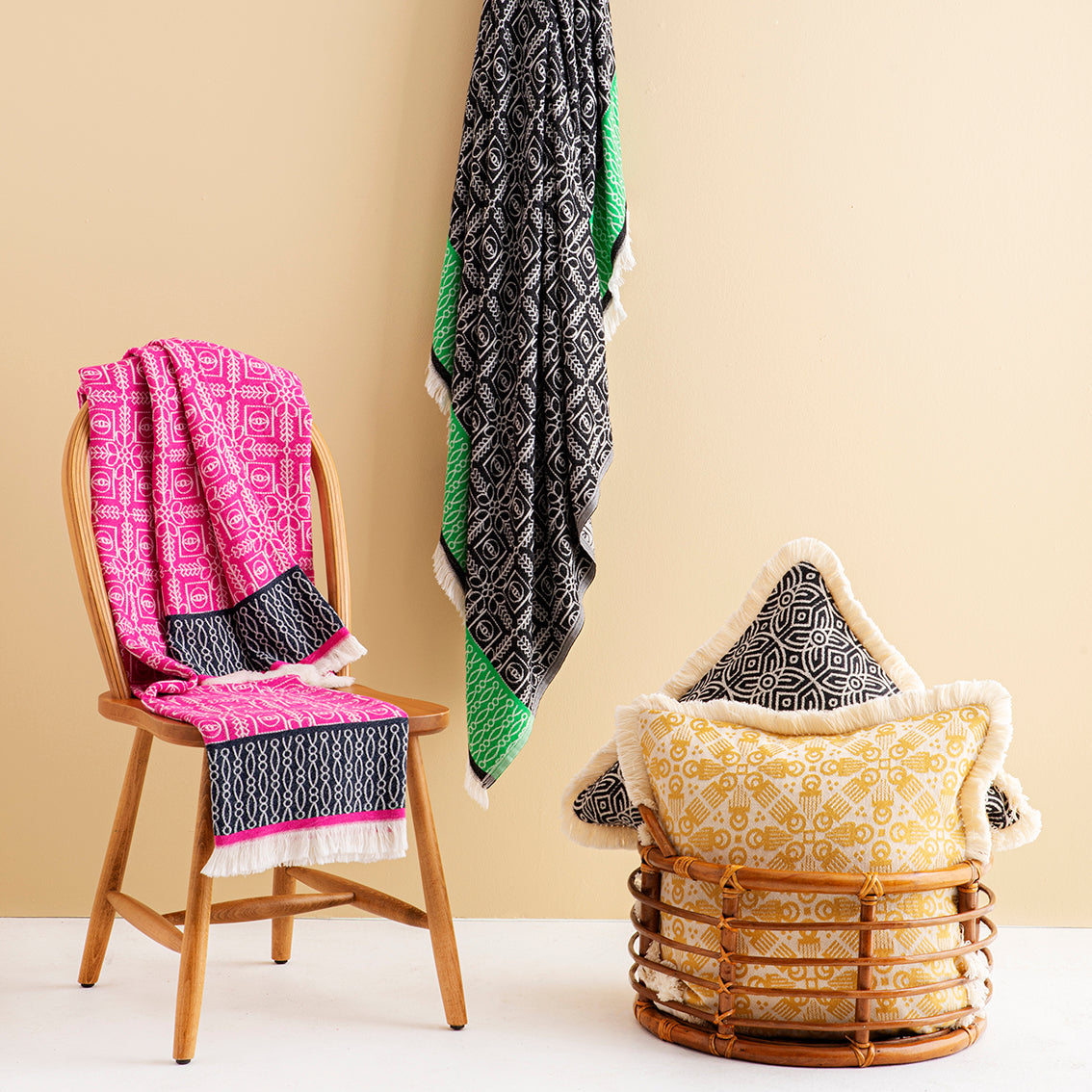 Black 'The Eye' Bamboo Throw