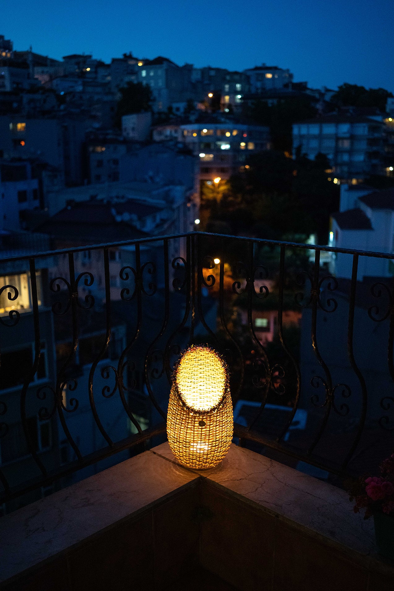 Arum Cordless Lantern